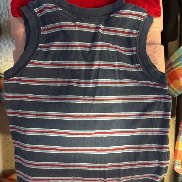 💥NEW LISTING💥 Bundle of 5 24 mos/2T shirts - Picture 9 of 13